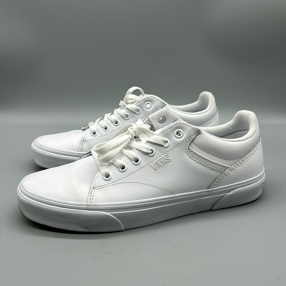 Vans Seldan Women’s Sneakers like new condition sz 9.5